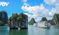 What makes Ha Long Bay a famous tourist attraction?