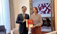 Australian Senate President appreciates bilateral relations with Vietnam