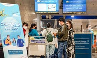 Over 100 disadvantaged workers return home for Tet on Vietnam Airlines free flight