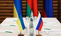 Russia warns Russia-Ukraine talks will get harder 