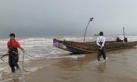 อาชีพประมงของประชาชนในหมู่บ้านTrà Cổ