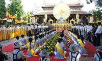 คณะกรรมการแนวร่วมปิตุภูมิส่งสาส์นอวยพรในโอกาสงานวันวิสาขบูชา๒๐๑๓