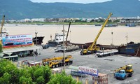 ท่าเรือดานังต้อนรับเรือท่องเที่ยวลำแรกที่มาเยือนเวียดนามในวันปีใหม่