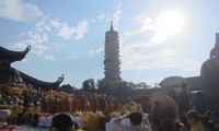 สวดอุทิศส่วนกุศลเพื่อสันติภาพโลก