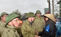 Вице-премьер Чинь Динь Зунг: Необходимо сосредоточиться на защите жизни населения и их имущества  