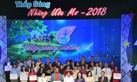 Quỹ  Vừ A Dính trao tặng học bổng cho học sinh, sinh viên dân tộc thiểu số