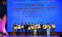 Tặng thưởng 28 tác phẩm lý luận, phê bình văn học, nghệ thuật xuất sắc 