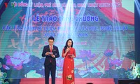  Tặng thưởng các tác phẩm lý luận, phê bình văn học, nghệ thuật có giá trị lý luận và thực tiễn