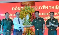 Lãnh đạo Hà Nội, thành phố Hồ Chí Minh thăm, chúc mừng các đơn vị, thầy thuốc tiêu biểu