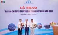 Trao Giải thưởng “Báo chí tuyên truyền về an toàn giao thông năm 2019”