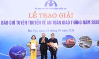  Báo chí góp phần hình thành văn hóa giao thông trong xã hội