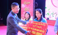 Chương trình “Tết sum vầy năm 2021”: 800 suất quà được trao cho đoàn viên công đoàn, người lao động