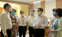 Thủ tướng Chính phủ: Tháo gỡ kịp thời vướng mắc trong nghiên cứu, sản xuất vaccine phòng COVID-19