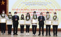 Hà Nội tuyên dương học sinh đoạt giải các kỳ thi quốc tế