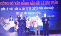 Trao văn bằng bảo hộ sản phẩm nông nghiệp chủ lực, đặc sản tiêu biểu của Gia Lai