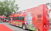 Tour ngắm cảnh Hà Nội từ xe buýt hai tầng