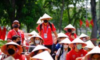 VĐV Thái Lan trải nghiệm dịch vụ Xe buýt du lịch 2 tầng “Hanoi City tour” 