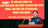 Chủ tịch Quốc hội thăm, làm việc với Lữ đoàn 681, Quân chủng Hải quân