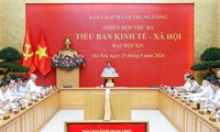 Thủ tướng Chính Phủ Phạm Minh Chính chủ trì Phiên họp thứ 3 của Tiểu ban Kinh tế - Xã hội