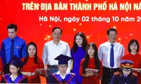 Hà Nội: Ghi danh Sổ vàng 100 thủ khoa xuất sắc