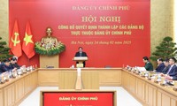 Thủ tướng Phạm Minh Chính trao quyết định thành lập cho 15 Đảng bộ trực thuộc Đảng ủy Chính phủ