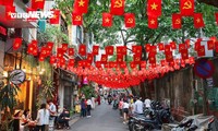 Hà Nội rực rỡ cờ hoa chào mừng 50 thống nhất đất nước