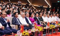 Tổng Bí thư Tô Lâm dự Chương trình nghệ thuật đặc biệt “Đảng trong mùa Xuân đại thắng“