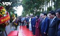 Премьер-министр Фам Минь Тинь возложил цветы к мемориальной доске в честь президента Хо Ши Мина в городе Рио-де-Жанейро