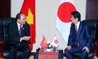 阮春福会见日本首相安倍