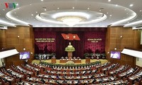 越南全国干部学习和贯彻越共12届7中全会决议全国视频会议举行