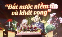 លោកប្រធានរដ្ឋ Nguyen Xuan Phuc អញ្ជើញចូលរួមកម្មវិធីសិល្បៈ “និទាឃរដូវស្រុកកំណើត” ឆ្នាំ ២០២៣