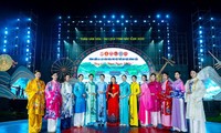 អ្នករចនាម៉ូដជនជាតិ Tay ថែរក្សា “ព្រលឹង” វប្បធម៌ប្រពៃណីតាមរយៈអាវផាយ