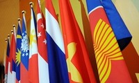 Các nước ASEAN thảo luận tăng cường hợp tác quốc phòng 