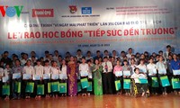 Tân sinh viên học giỏi, vượt khó 6 tỉnh Tây Bắc được nhận học bổng Tiếp sức đến trường