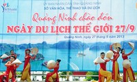 Mít tinh chào mừng Ngày Du lịch Thế giới