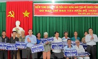 Chăm lo Tết nguyên đán 2015 cho người nghèo