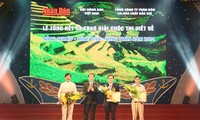 Trao giải cuộc thi viết về “Nông nghiệp-Nông dân-Nông thôn” năm 2014