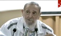 Họa sĩ Việt Nam tặng tranh mừng sinh nhật lãnh tụ Cuba Fidel Castro 