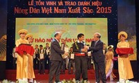 Lễ tôn vinh và trao danh hiệu nông dân xuất sắc 2015 