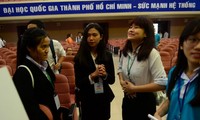 Khai mạc diễn đàn khoa học sinh viên quốc tế đầu tiên