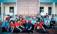 Kiều bào ra thăm Trường Sa năm 2016