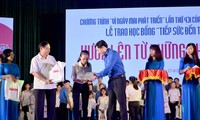 250 tân sinh viên các tỉnh, thành phía Bắc nhận học bổng “Tiếp sức đến trường” 