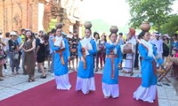 Festival Biển Nha Trang - Khánh Hòa 2017: Triển lãm sản phẩm gốm, dệt thổ cẩm của đồng bào Chăm