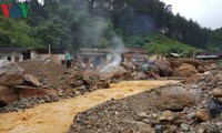 Bộ trưởng Bộ Tài Nguyên và Môi trường thị sát tình hình thiên tai hỗ trợ nhân dân vùng lũ Yên Bái