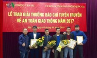 Trao giải thưởng báo chí tuyên truyền về an toàn giao thông năm 2017