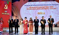 Trao giải Búa liềm vàng lần thứ hai - năm 2017 