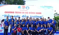 Hơn 3 ngàn người tham gia chương trình đi bộ đồng hành “Tiếp sức đến trường”