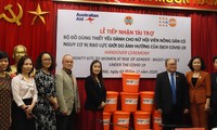 UNFPA hỗ trợ phụ nữ có nguy cơ bị bạo lực bộ đồ dùng cứu trợ khẩn cấp 