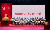 Trao tặng, truy tặng “Nghệ nhân nhân dân”, “Nghệ nhân ưu tú” trong lĩnh vực thủ công mỹ nghệ