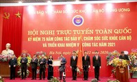 Lần đầu tiên kỷ niệm công tác bảo vệ, chăm sóc sức khỏe cán bộ